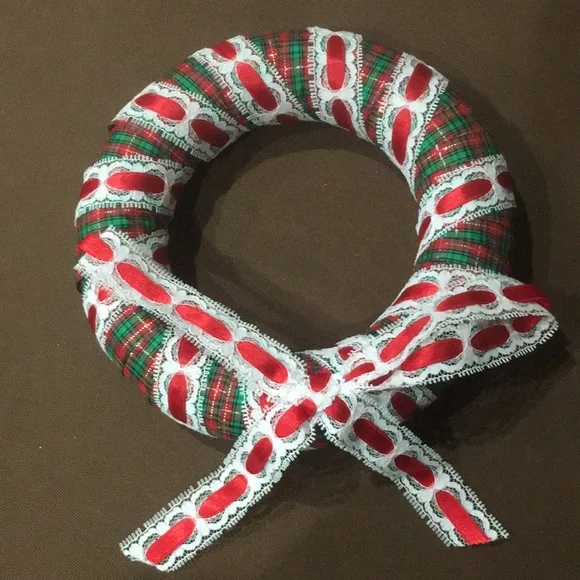 Hand Made Mini Christmas Wreath - Picture 2 of 7